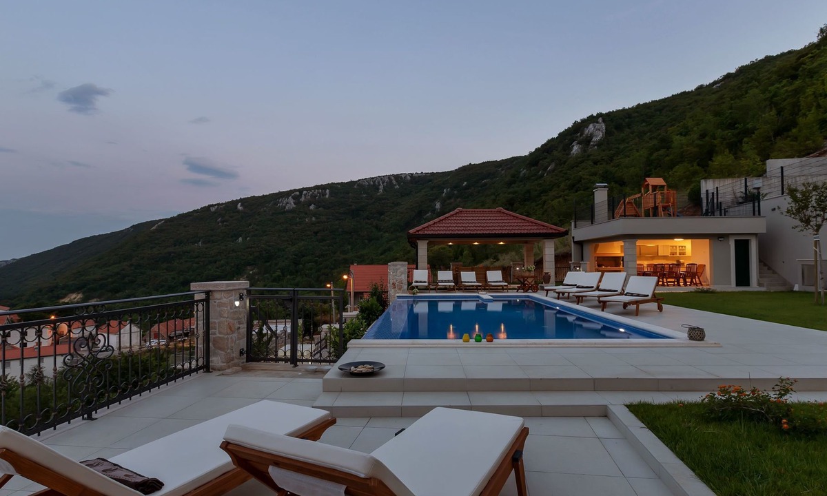Lovrec House | Villa mit Panorama by Interhome