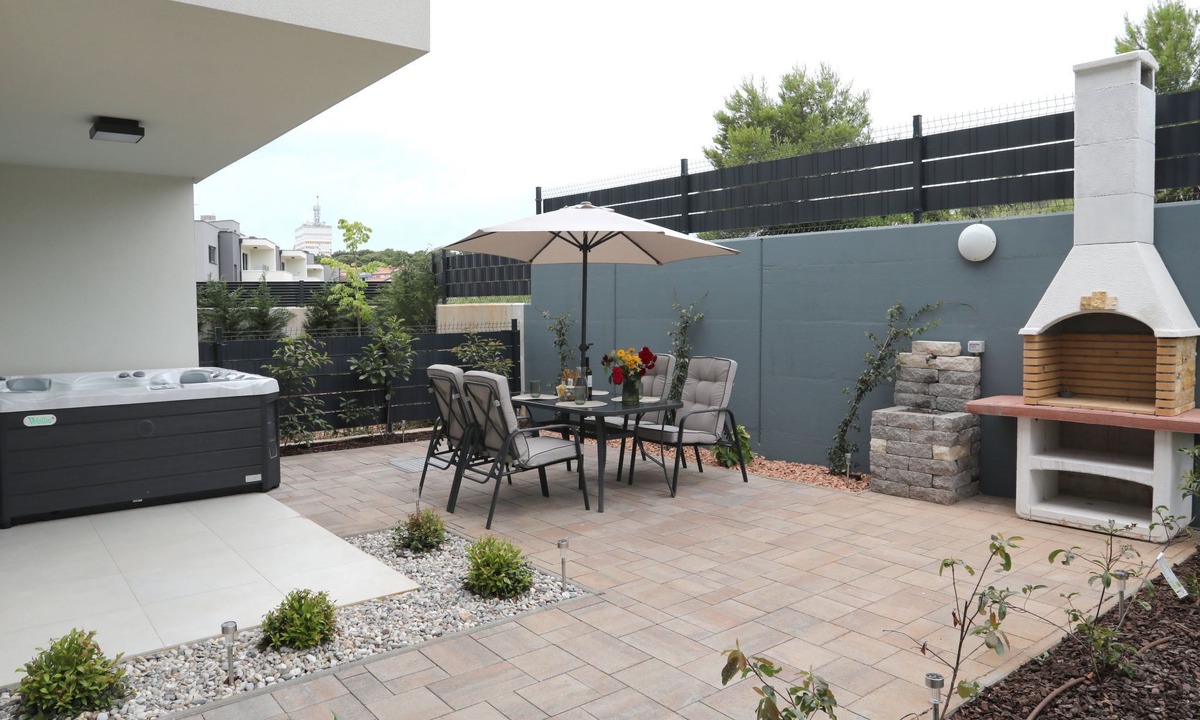 Vintijan Apartment | Luxus-Appartement mit Jacuzzi, Parkplatz und Garten by Interhome
