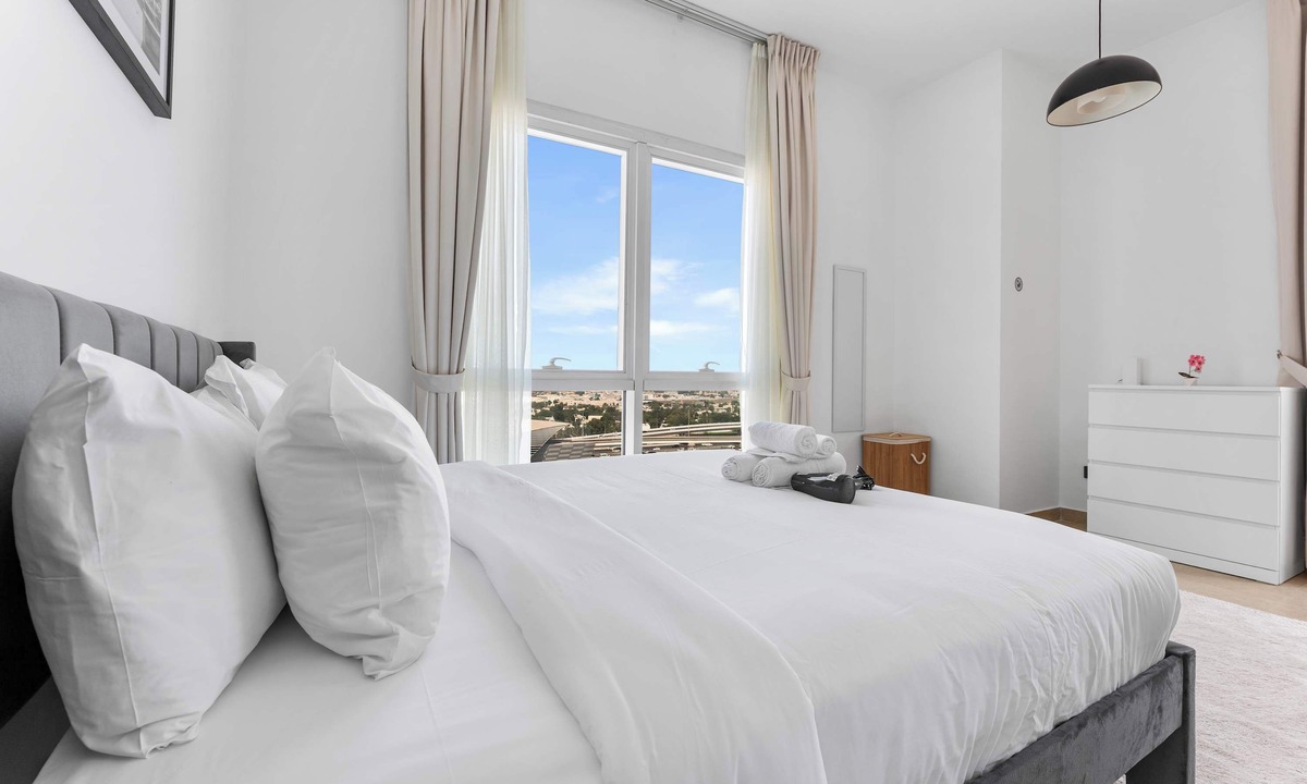 Barsha Heights Apartment | StayShort - Stylish Barsha Heights Retreat with Swimming Pool for 2
