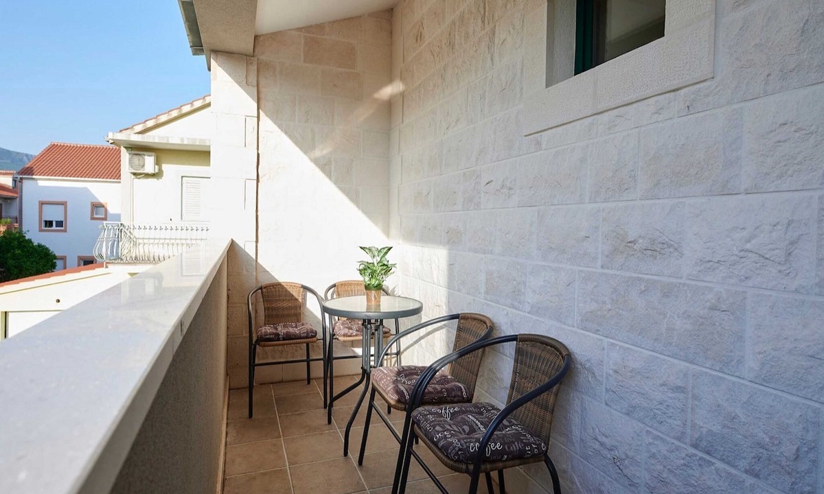 Kastel Stafilic Apartment | Apartments Vujina - Comfort Studio Apartment with Terrace 3 (Luka)