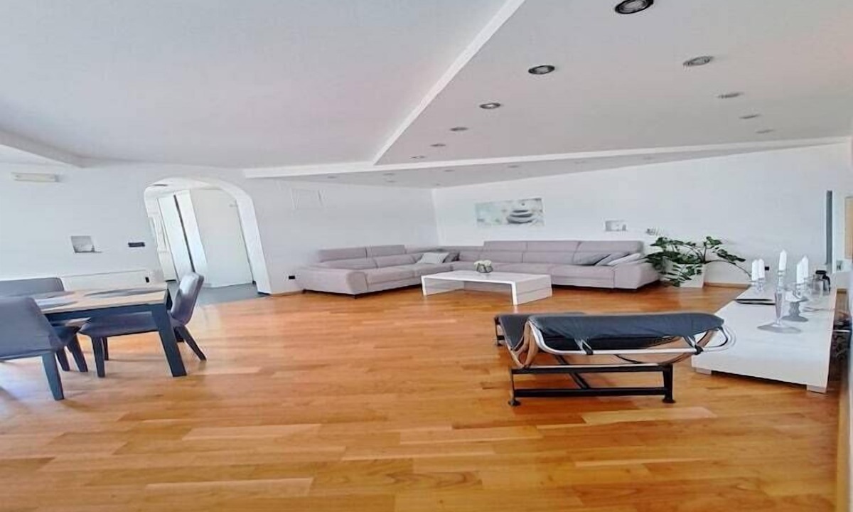 Montovjerna Apartment | Apartment The Big Chill - Three Bedroom Apartment with Terrace, Balcony and Jacuzzi