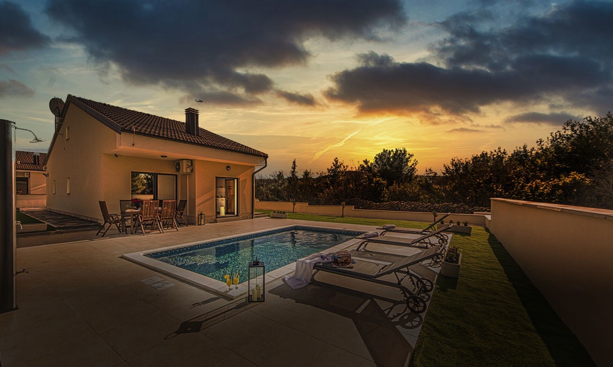 Bilice Villa | Villa Shaula 1, comfortable 3 bedrooms and swimming pool for perfect holidays