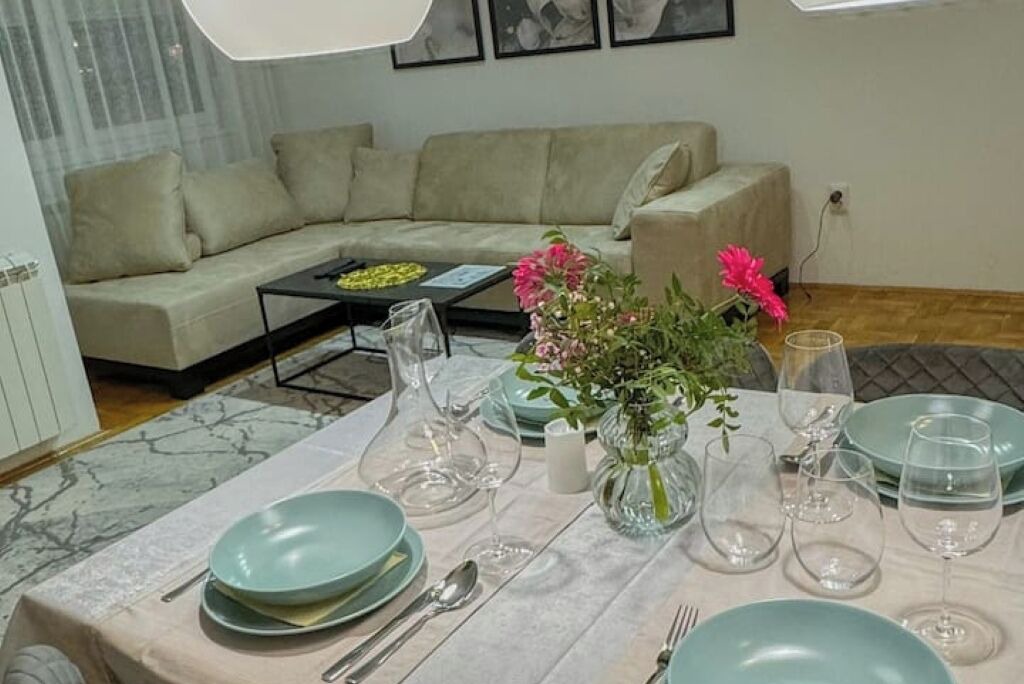 East Sarajevo Apartment | PARK INN- Cozy Apartment Near Airport - PRIME SPOT