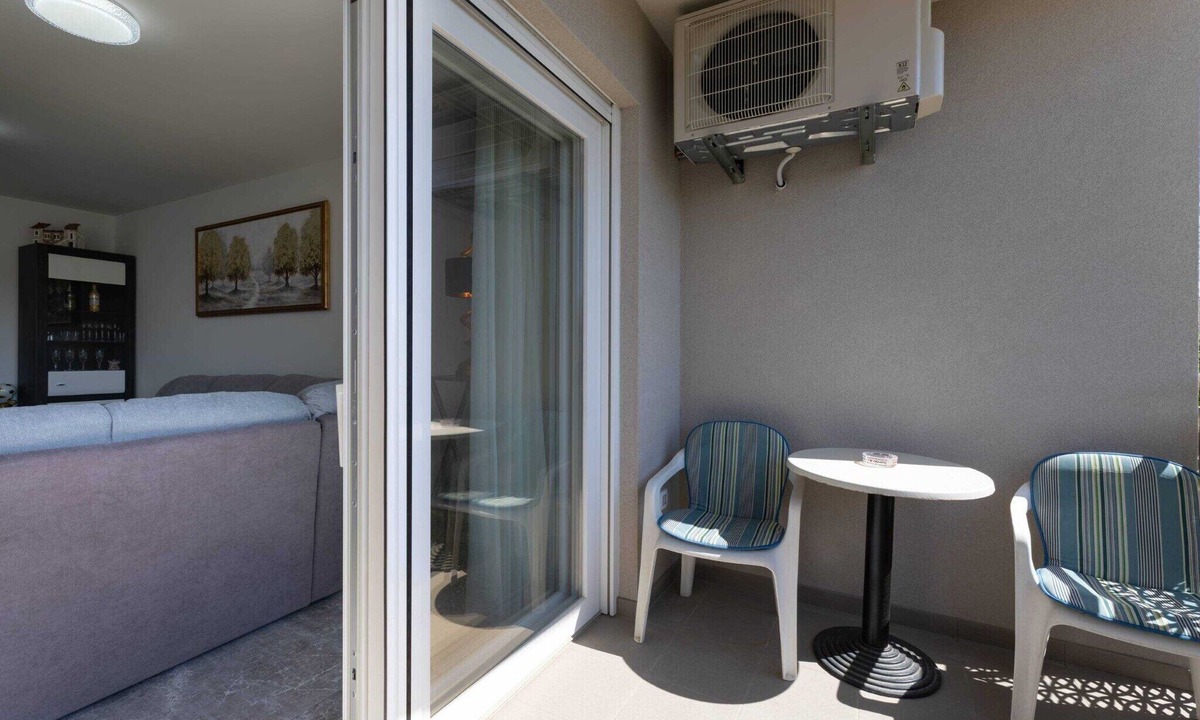 Kastel Stari Apartment | Kastel Stari Sunny Downtown Apartment with Terrace - One Bedroom Apartment with Terrace