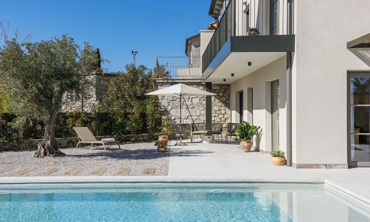 Dracevac House | Stunning villa for 6 people with WIFI, private pool, A/C, TV and terrace