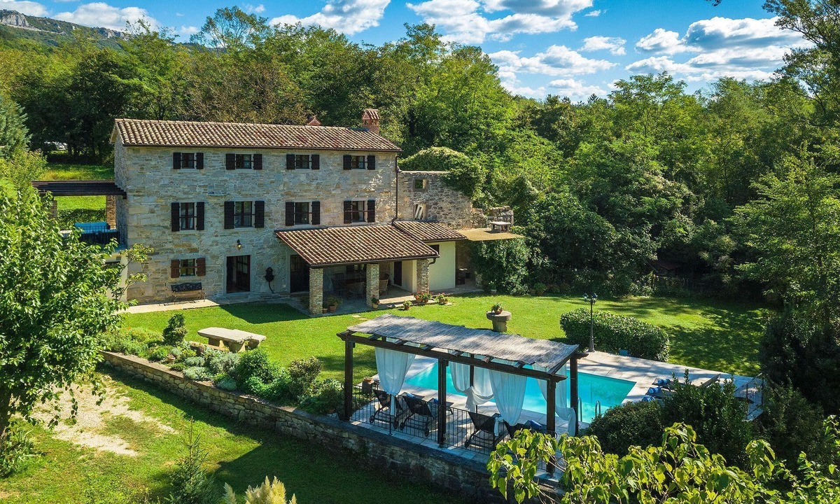 Buzet House | Holiday house Buzet for 1 - 8 persons with 4 bedrooms - Holiday house