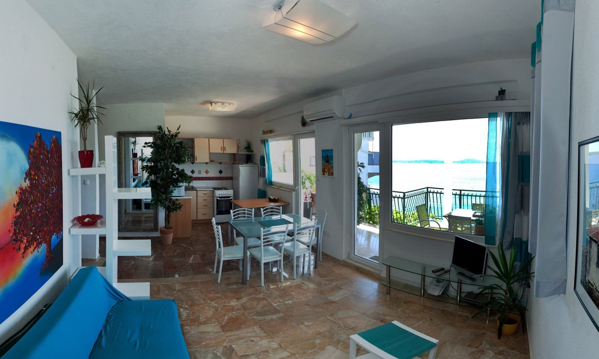 Vinisce Apartment | Wonderful Visinisce Apartments With Terrace and Sea Views