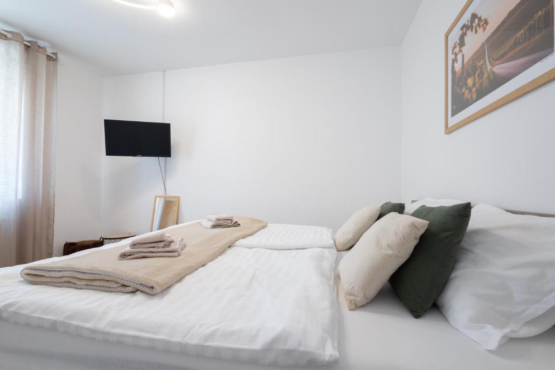 Knezevi Vinogradi Bed & Breakfast | Herceg House