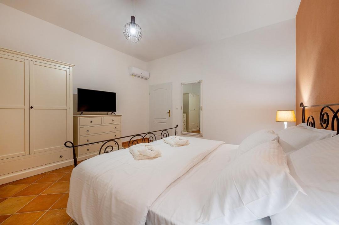 Pucisca Villa | Villa Joy - 40 m2 heated pool, 35 000 m2 of land