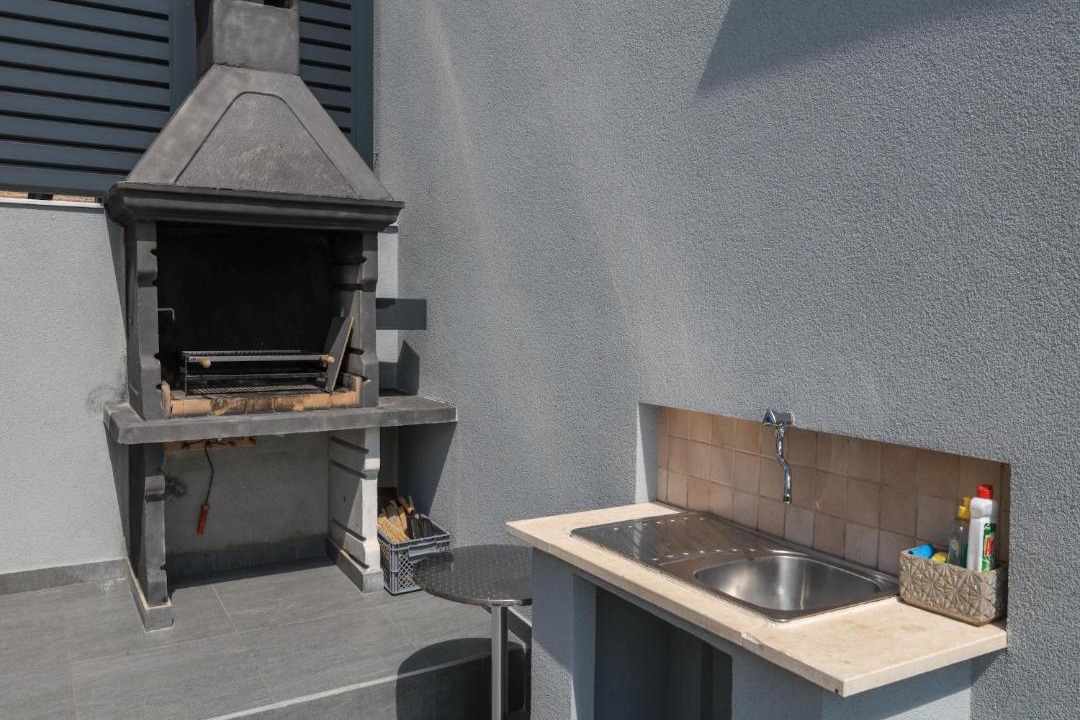 Starigrad Apartment | Luxury Apartment with heated pool in Starigrad