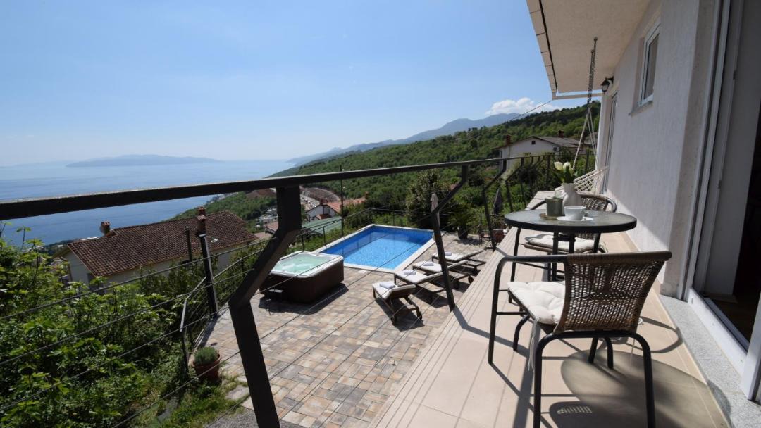 Bregi Villa | Villa Terra by Villas Guide