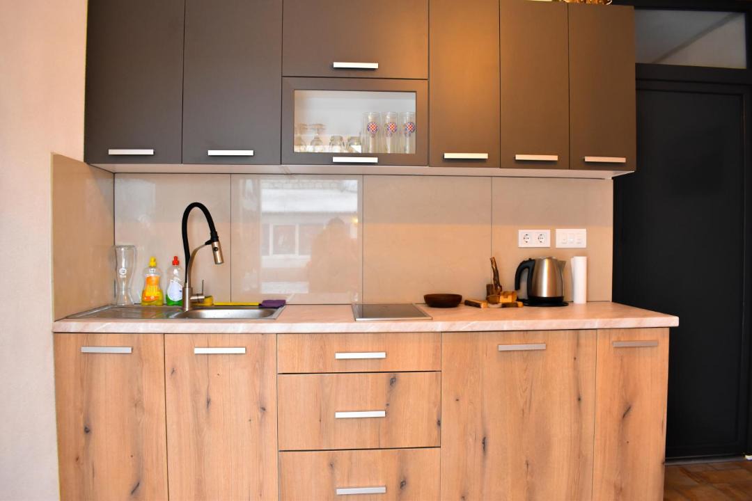 Canton 10 Apartment | Konoba Oklop