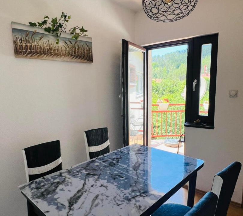 Canton 10 Apartment | Stan na dan Grahovo