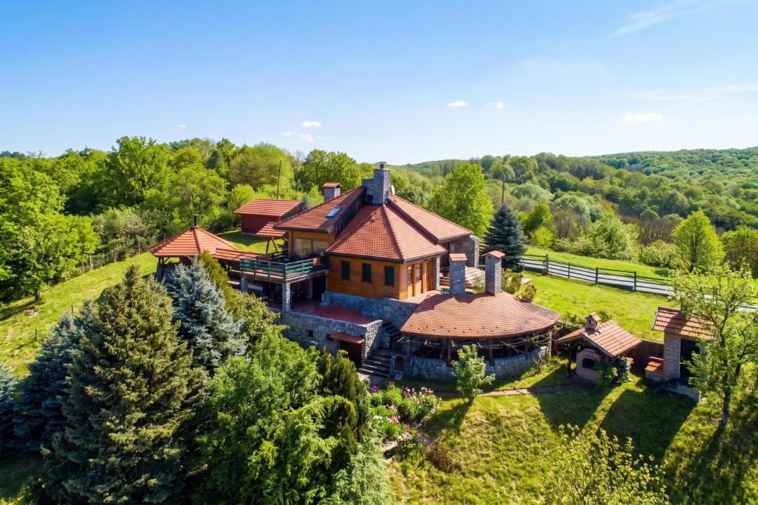 Velika Pisanica House | Hunting Lodge Hills Retreat - Happy Rentals