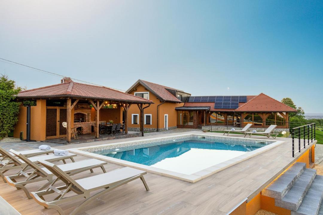 Strigova Villa | Holiday Residence Banfi
