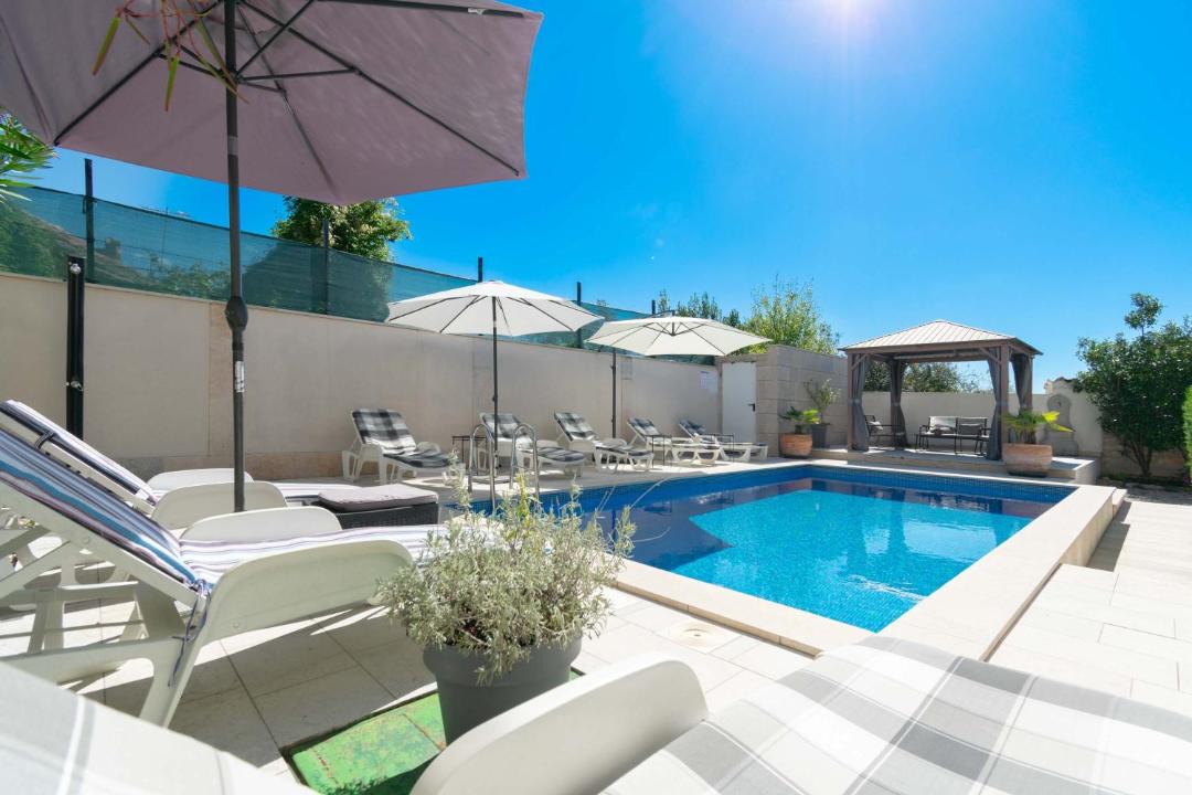 Tinjan Villa | Villa Martin - Fenced Yard, Stone BBQ & Pavilion - Village Centre
