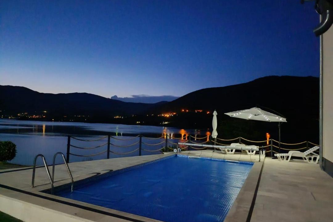 Herzegovina-Neretva Canton Apartment | Oaza mira - Apartment with Lake View & Private Pool