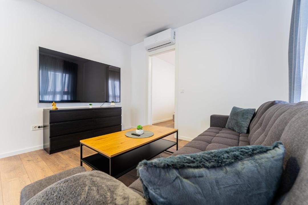 Velika Gorica Apartment | Flex SelfCheckIns 98 - Zagreb - 2 Bedrooms - Parking - Loggia