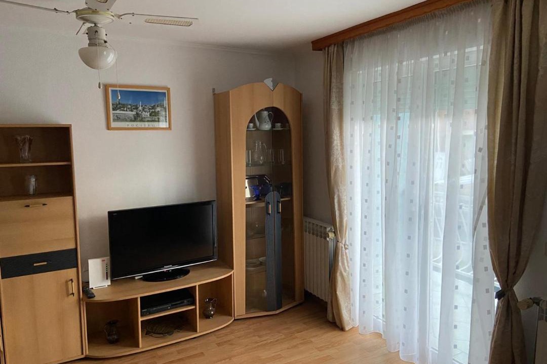 Konjic House | Idas Guesthouse - Kuća na jezeru - Haus am See - Privatunterkunft - Čelebići kod Konjica