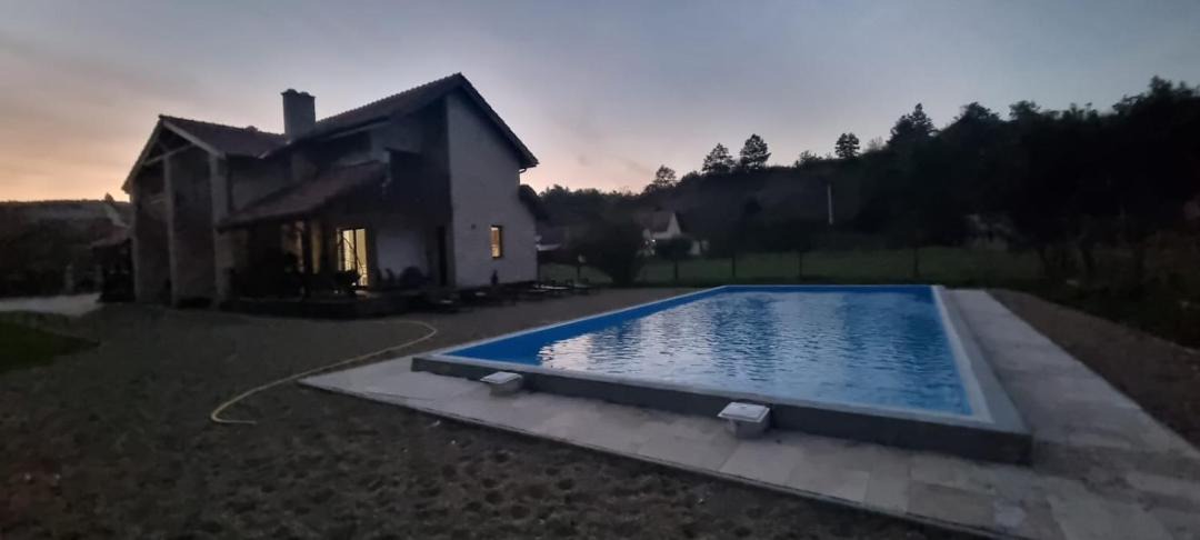 Paulis House | Pensiunea Crenguța Fermecată