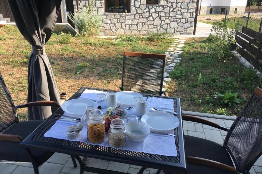 Jezerce House | Guesthouse Family Bosnic