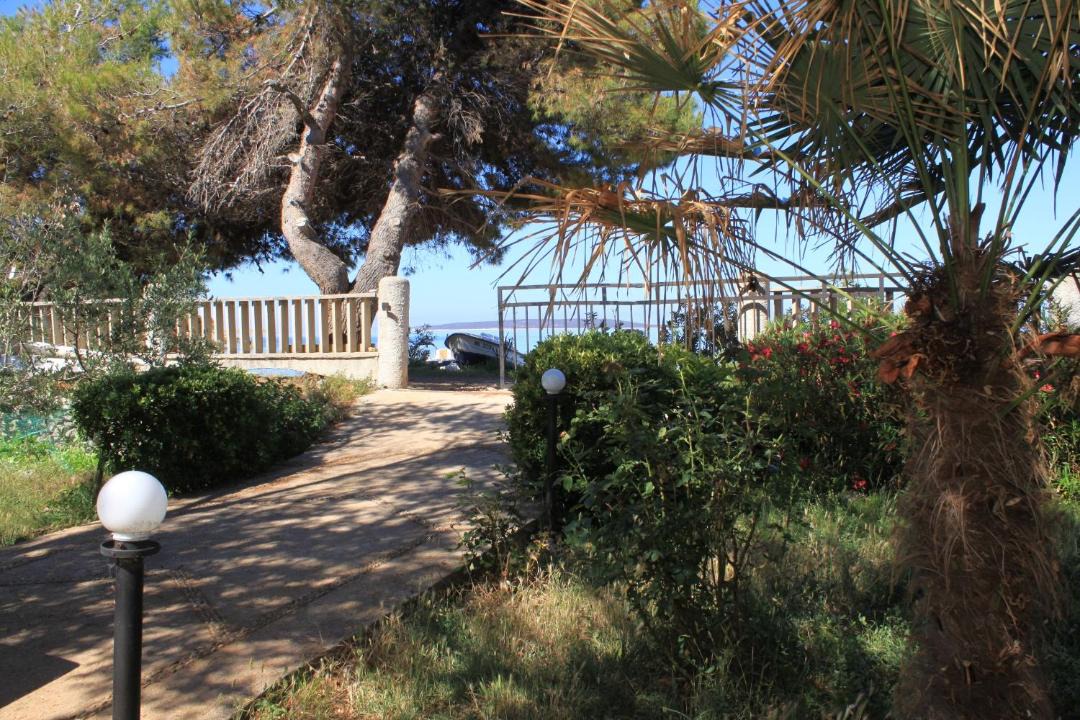 Sveti Jakov Apartment | Apartments by the sea Cove Merascica, Cres - 8071