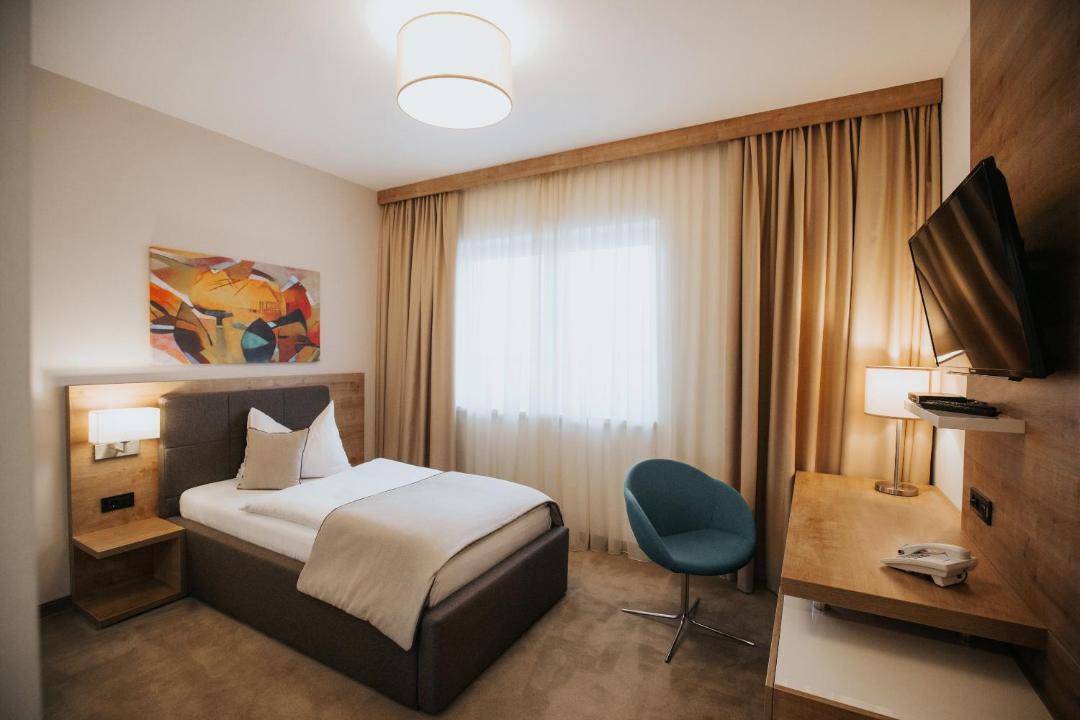 Cepin Hotel | Hotel Zelenkrov