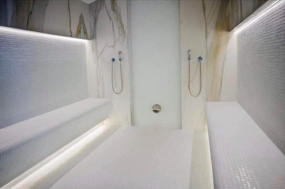 Photo of Bathroom in Mamaia-Sat