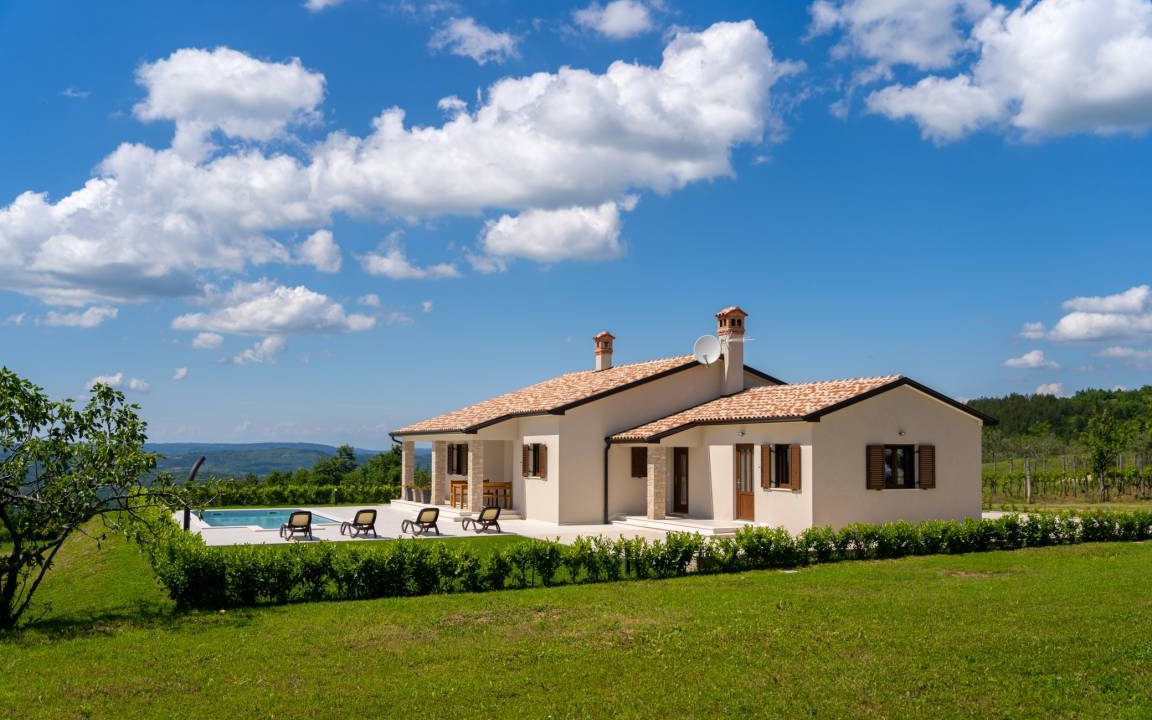 Photo of Buildings in Draguc