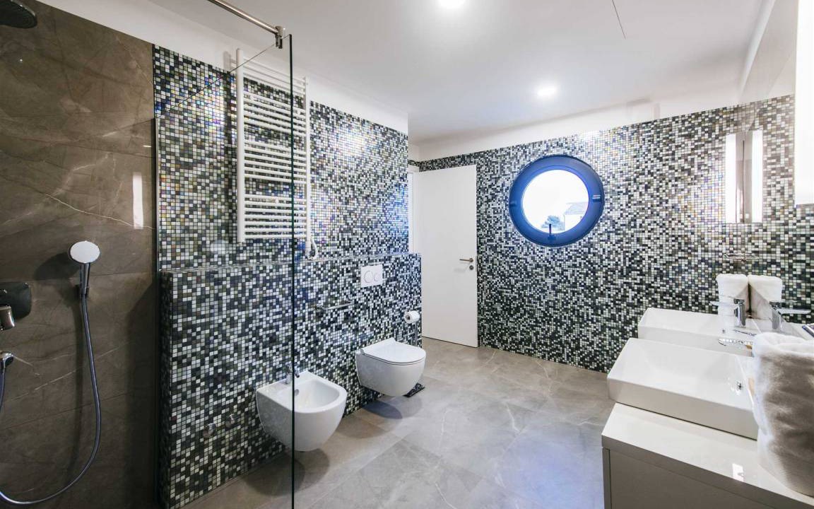 Photo of Bathroom in Iz