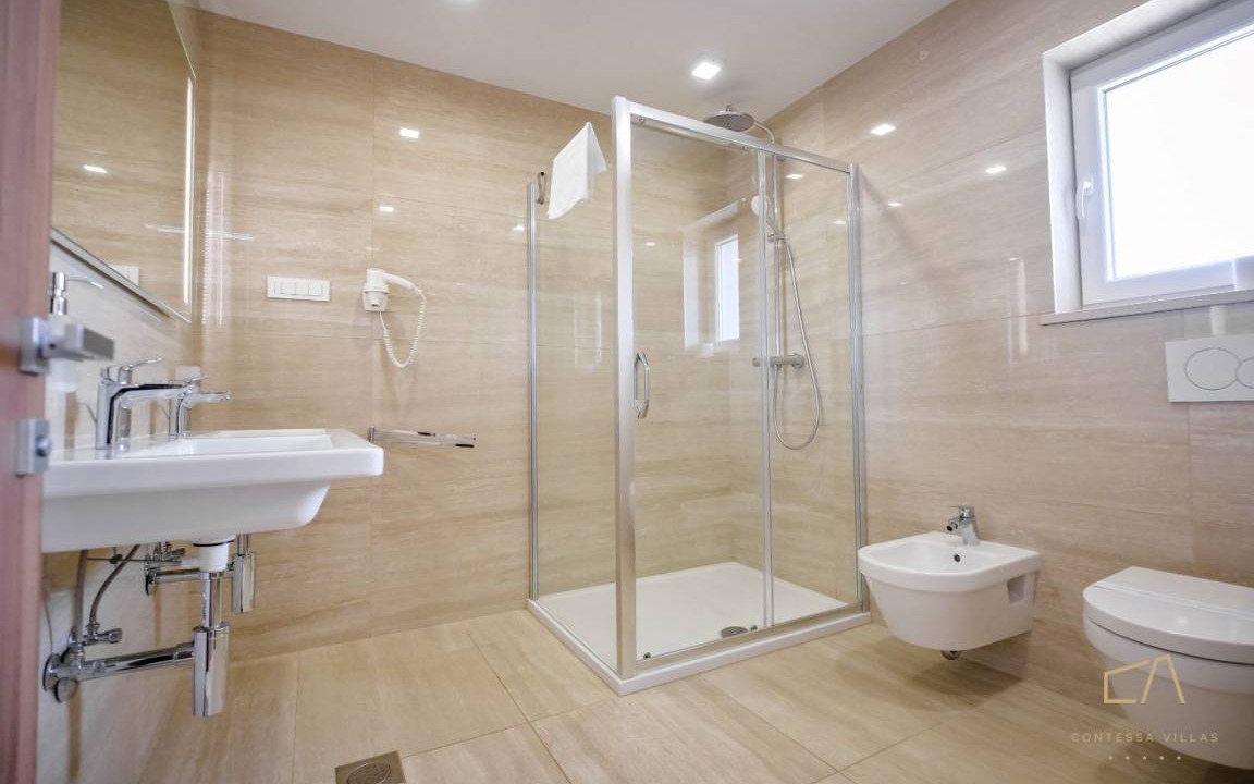 Photo of Bathroom in Porat