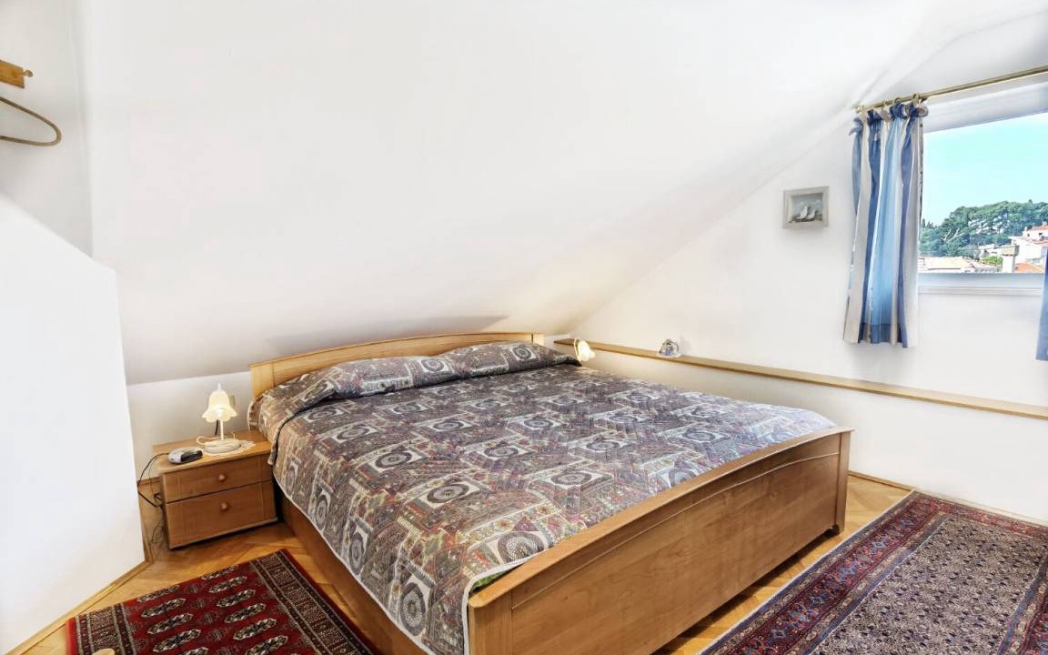 Photo of Bedroom in Pile