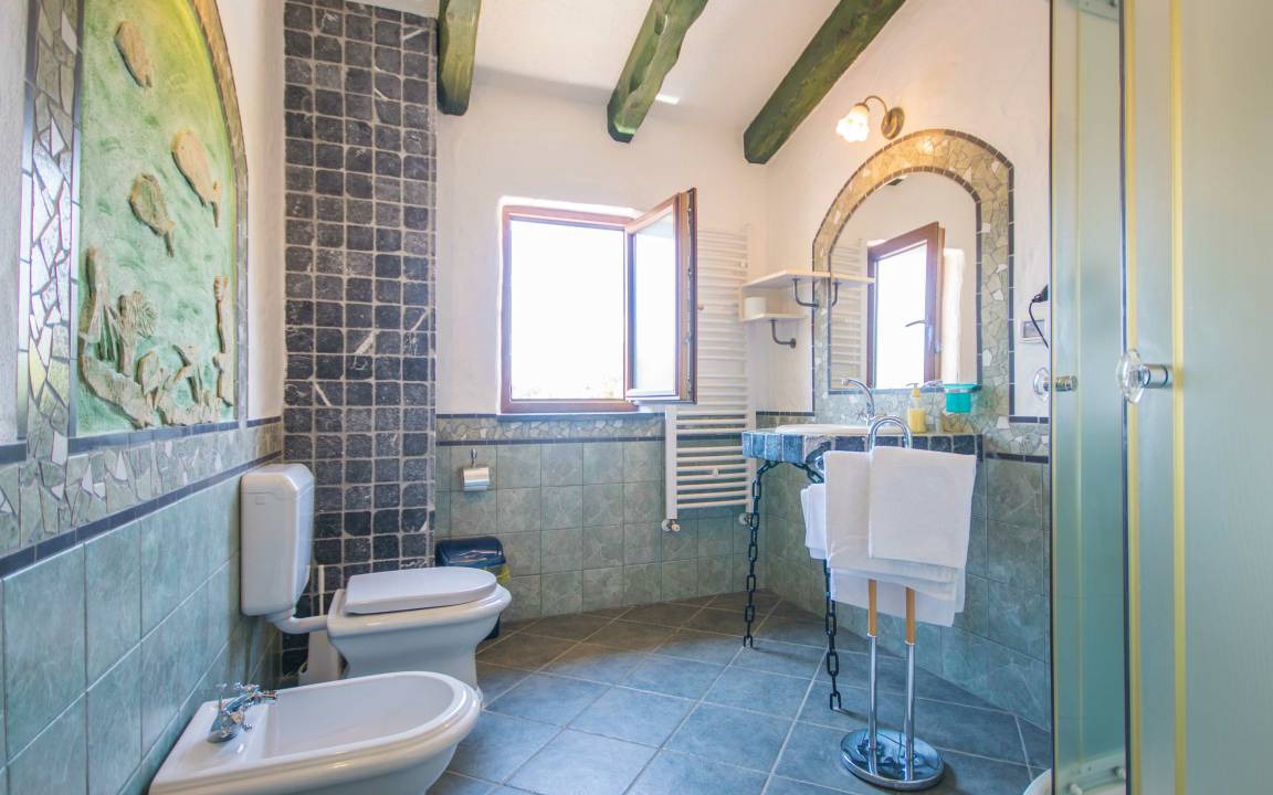 Photo of Bathroom in Topid