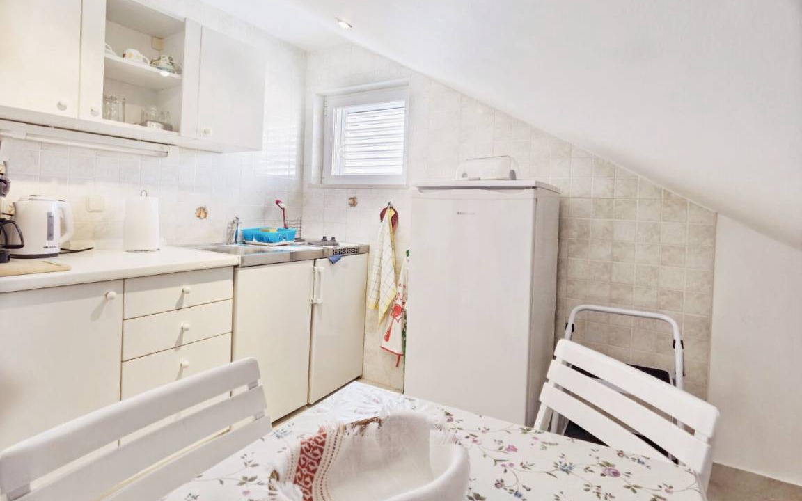 Photo of Kitchen in Pile