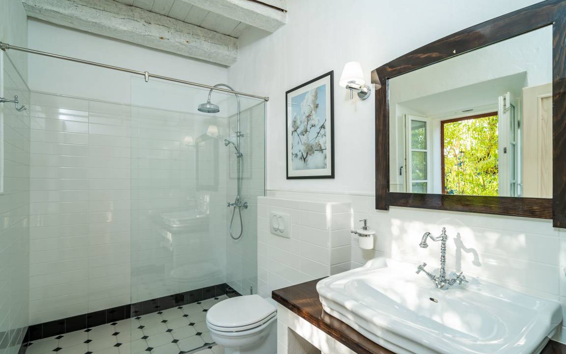 Photo of Others in Molunat