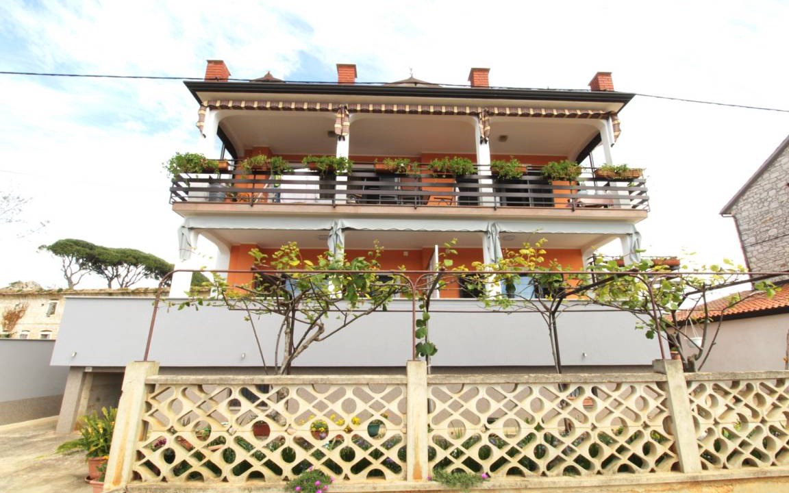 Photo of Buildings in Seget