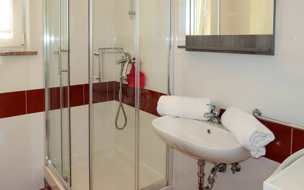 Photo of Others in Crni