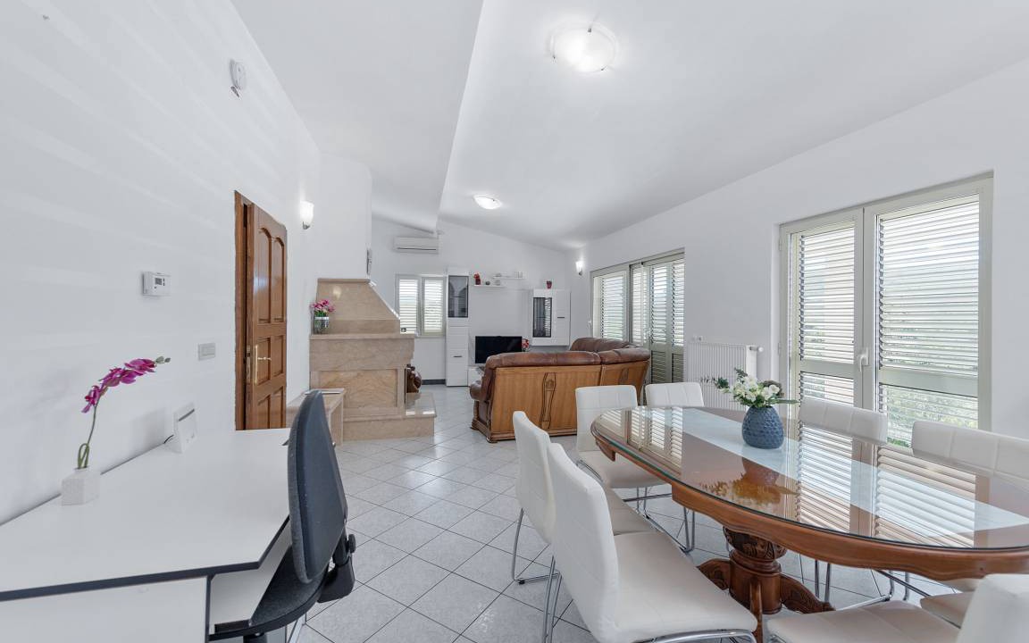 Photo of Others in Neoric