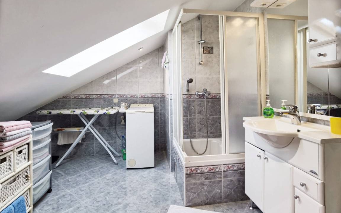 Photo of Bathroom in Pile