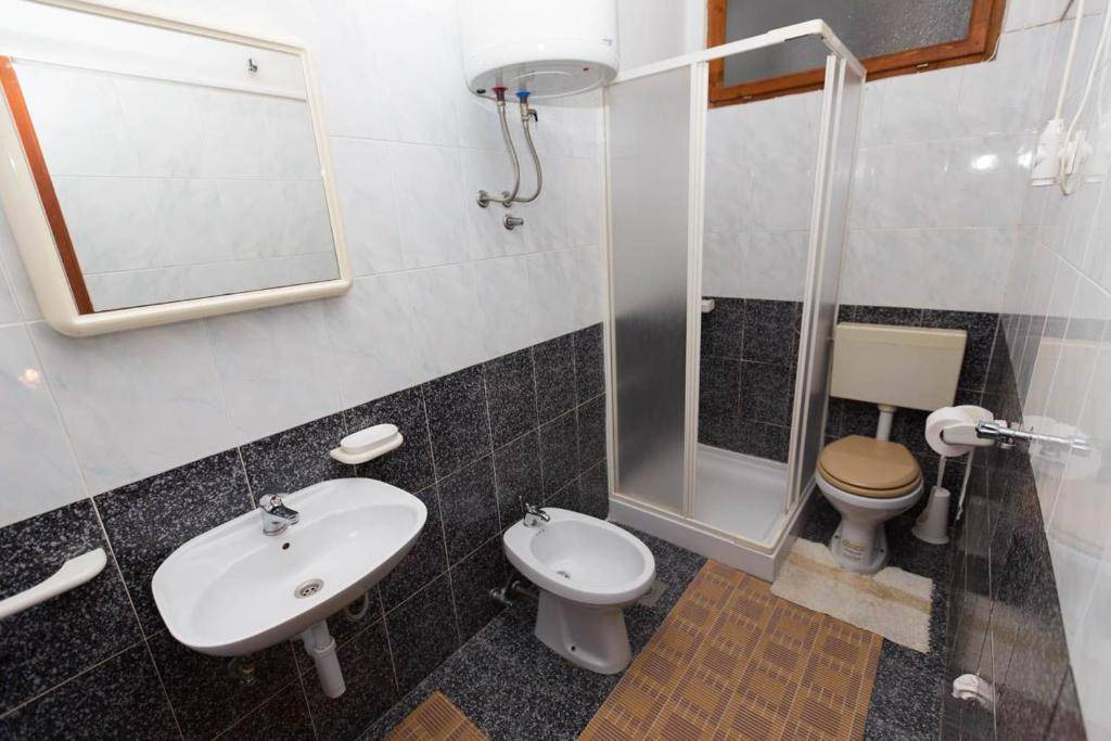 Photo of Bathroom in Cove Murtar