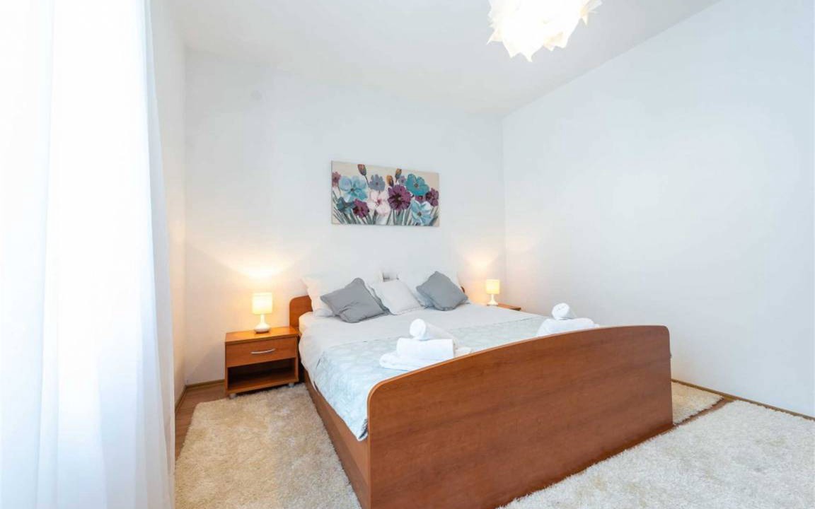 Photo of Bedroom in Pile