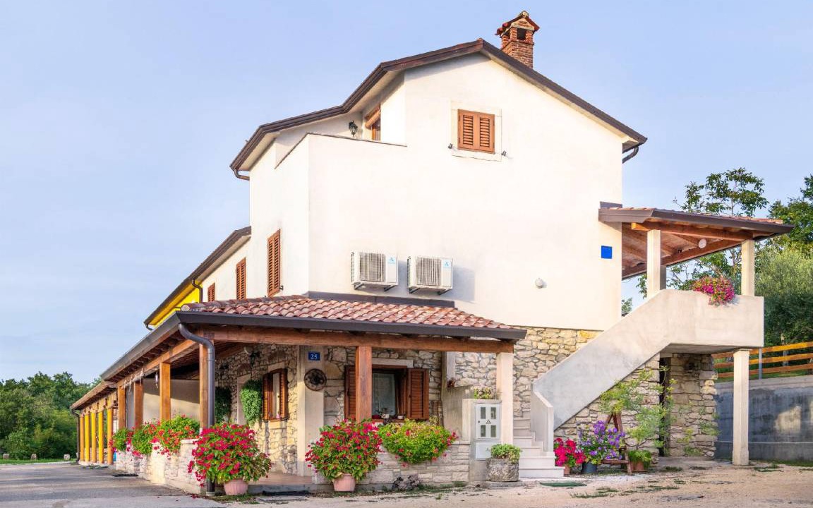 Photo of Buildings in Vardica
