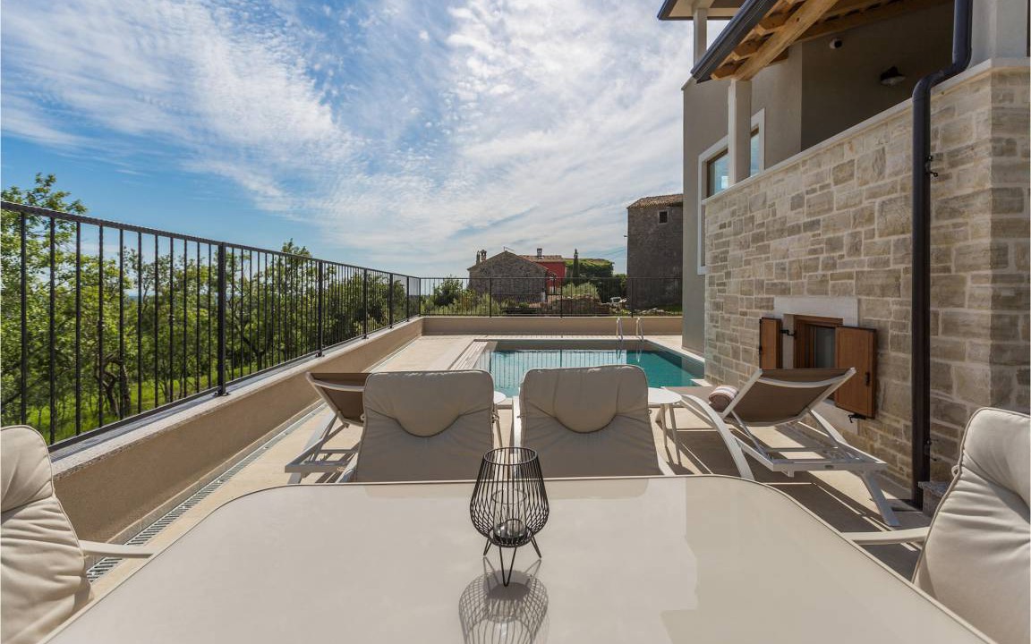 Photo of Patio Balcony in Baredine