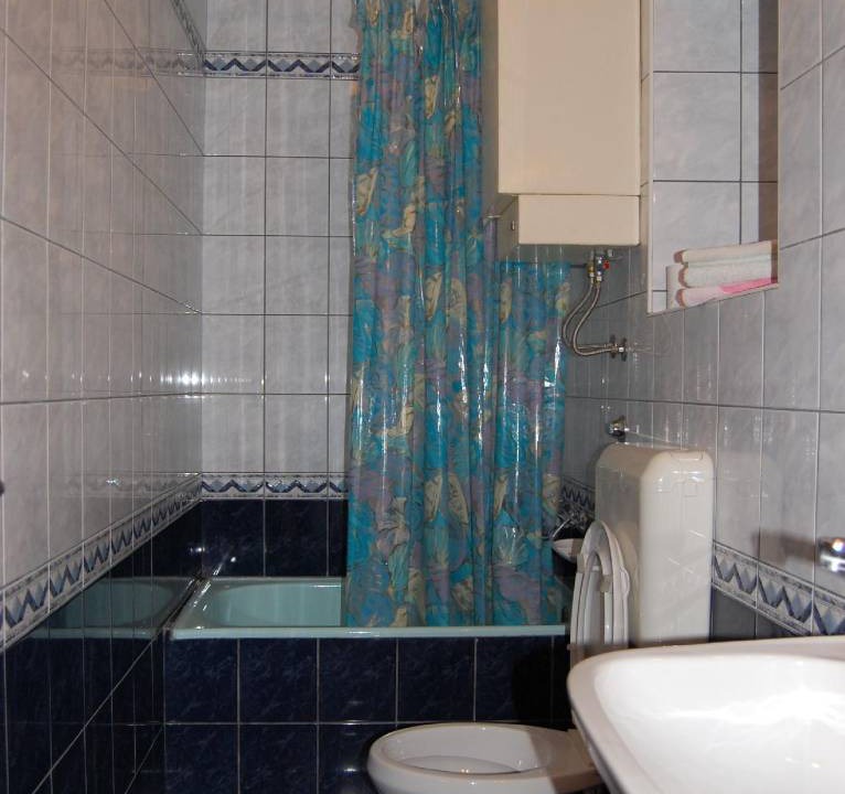 Photo of Bathroom in Porat