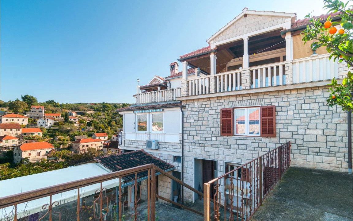 Photo of Buildings in Splitska