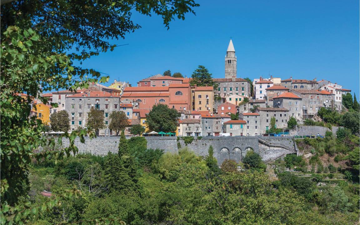 Photo of Buildings in Topid