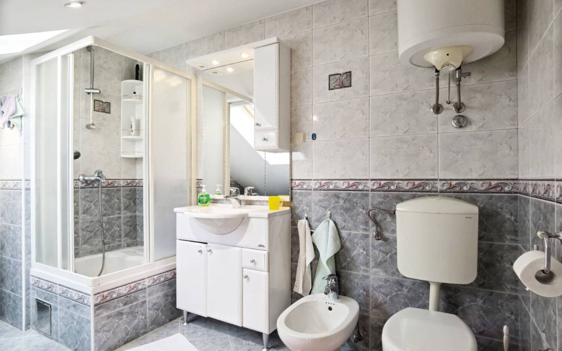 Photo of Bathroom in Pile