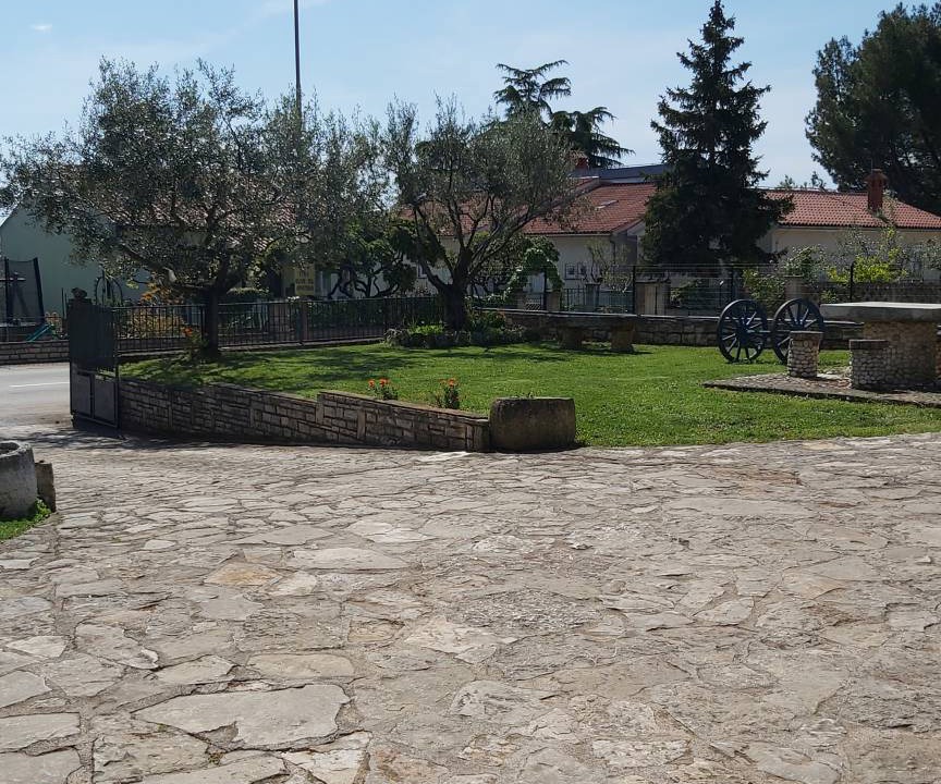 Photo of Others in Tar-Vabriga