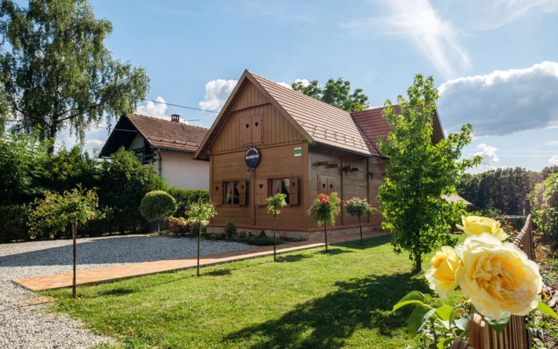 Photo of Buildings in Kravarsko