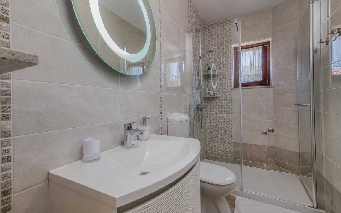 Photo of Bathroom in Porat